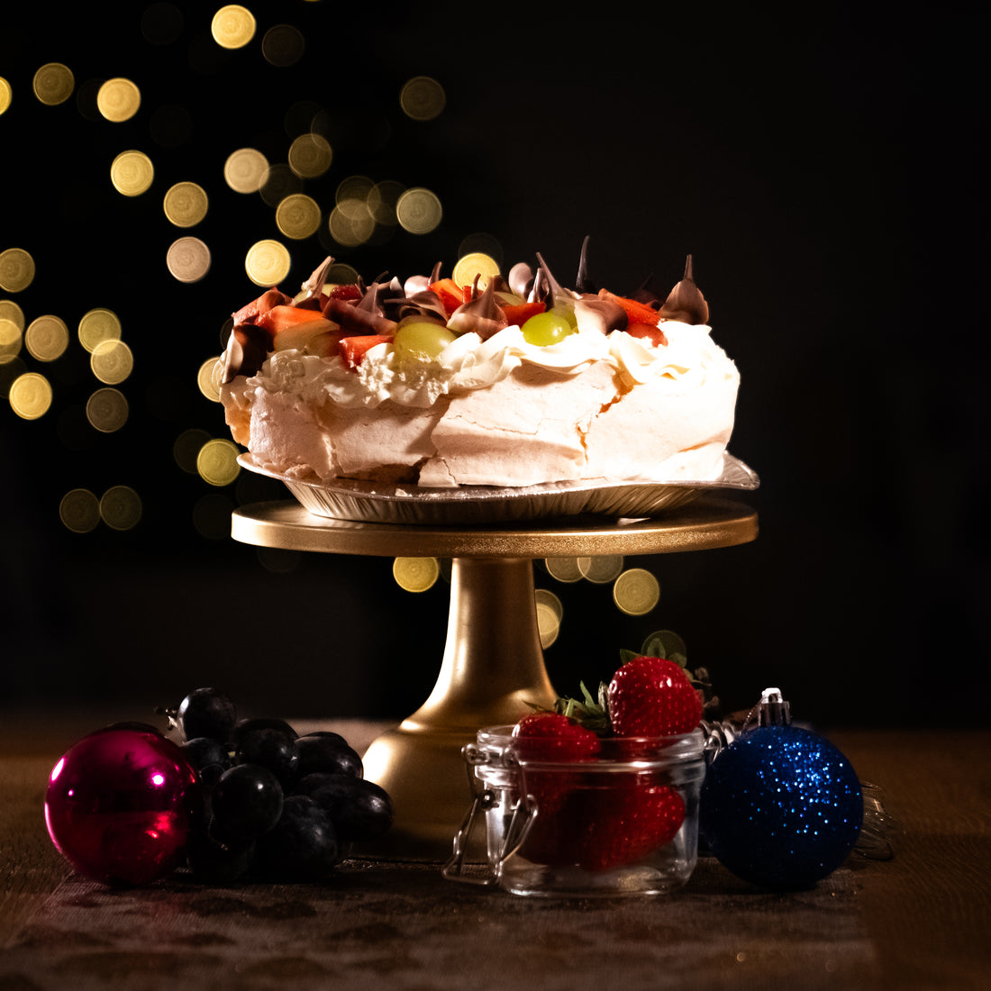 Pavlova with Dairylite Cream & Seasonal Fruits